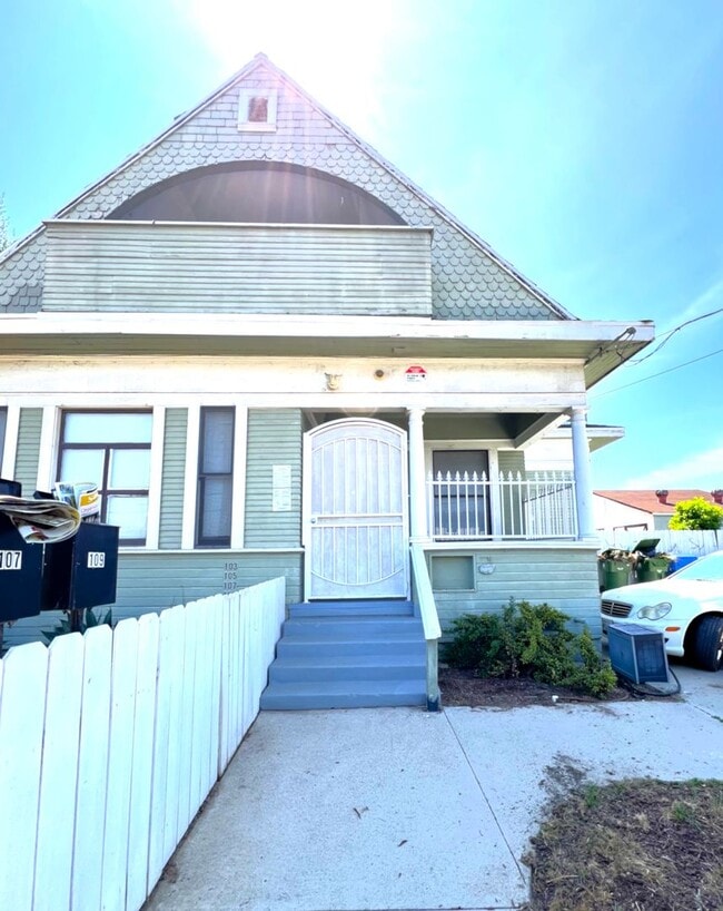 Photo - 103 N Mesa St Apartment Unit 105