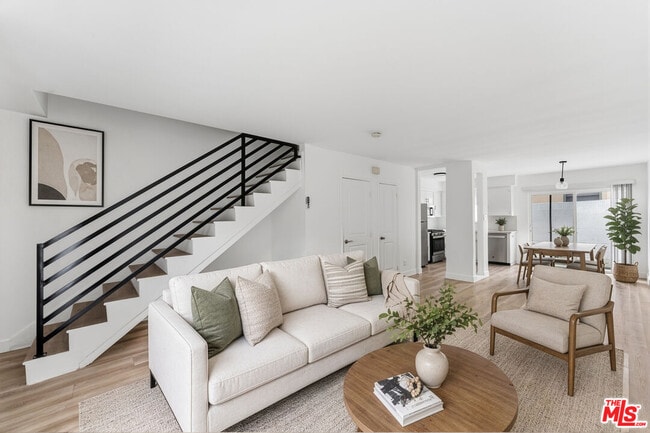 Building Photo - 825 S Detroit St Unit 3