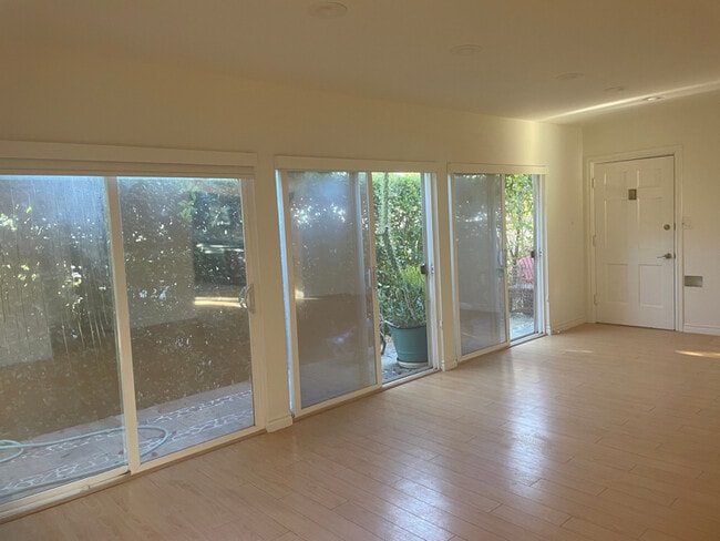 Photo - 8547 Airdrome St