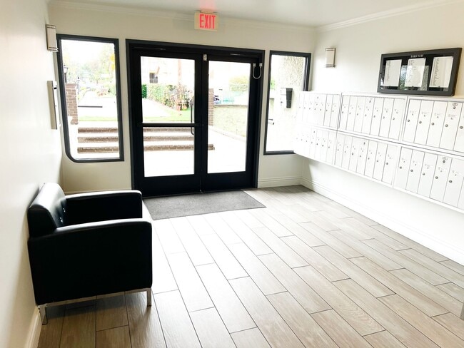 Photo - 11018 Moorpark Apartments