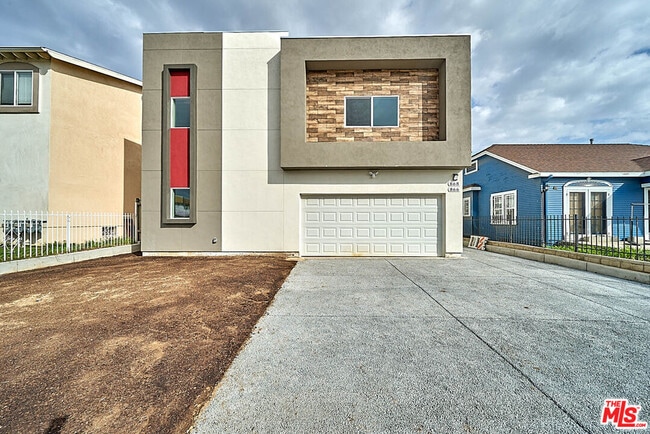 Building Photo - 868 N Edgemont St