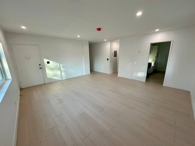 Photo - 4123 Edenhurst Ave Unit 3