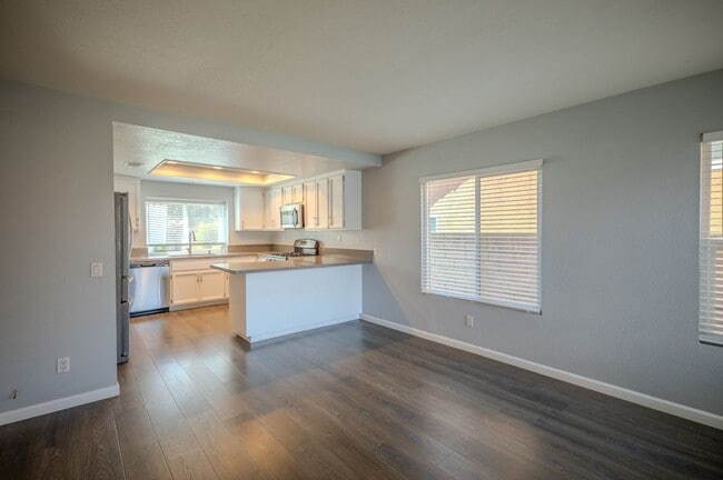 Photo - 3099 Oakview Ln