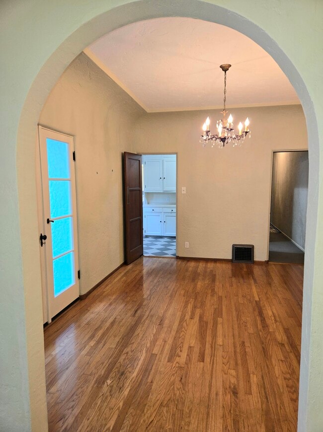 Photo - 1922 N Hoover St Unit 1922