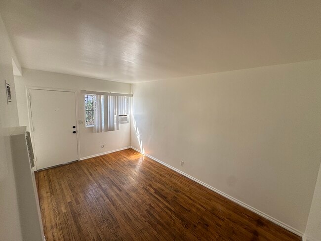 Photo - 2837 Huron St Unit 2837 1/2