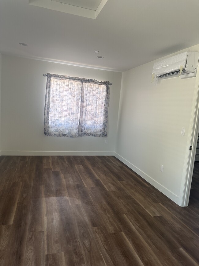 Building Photo - 7333 Kraft Ave Unit 1.5 Rental