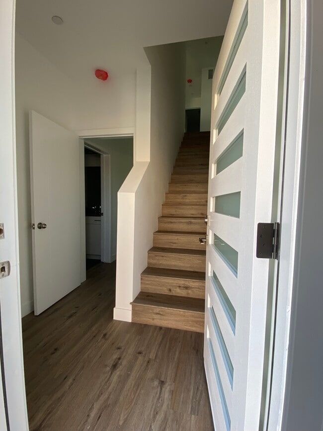 Photo - 4574 Oakwood Ave Unit 4570