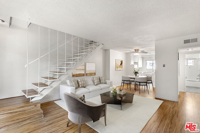 Building Photo - 2332 S Beverly Glen Blvd Unit 5
