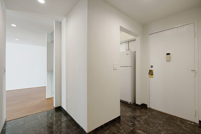 Photo - 906 N Doheny Dr