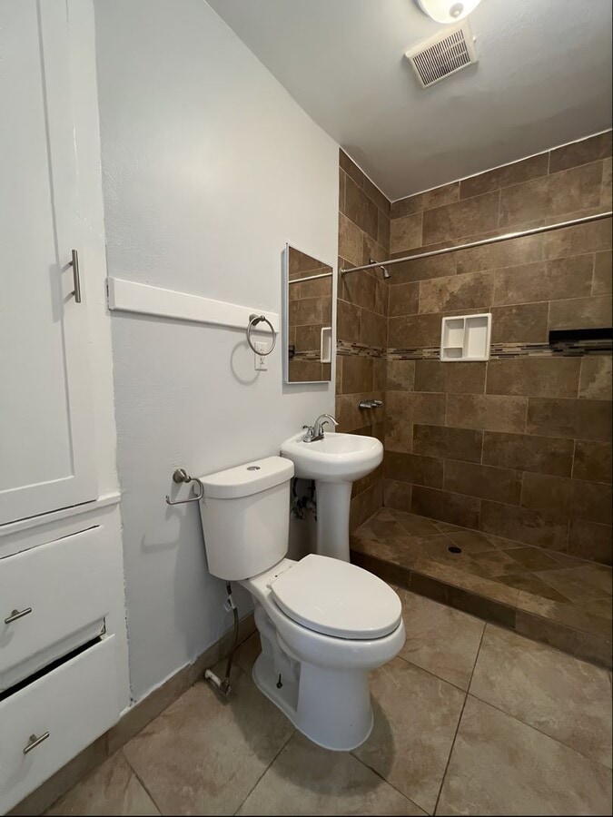 Photo - BeautiRemodeled Studio Type Apartment - Co... Unit 4569