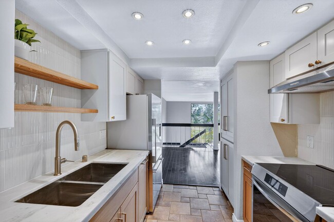 Building Photo - Stunning 1B/1.5BA Condo in Carlsbad w/ Golf Course Views! Unit 101