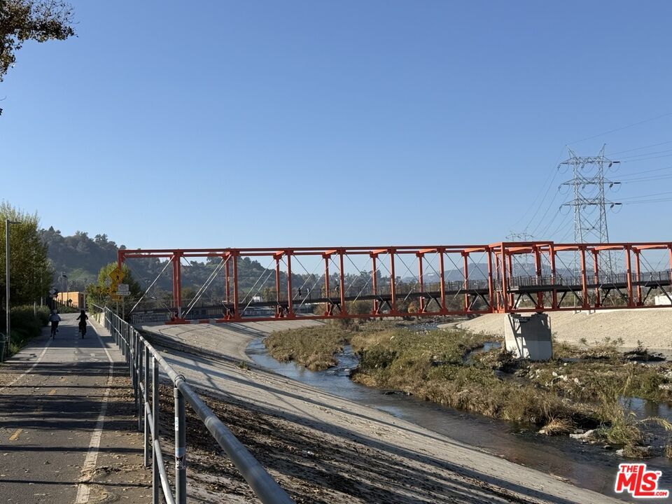 Photo - 2445 Harwood St