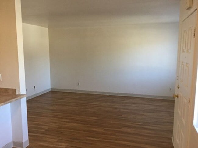 Photo - Oakwood Village Apartments Unit Boo1025-2 bdrm upstairs