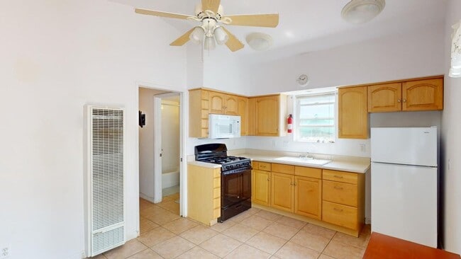 Photo - Charming One-Bedroom Backhouse in the cent...