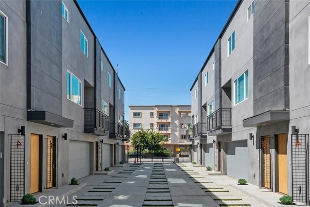 Photo - 13538 Vanowen St