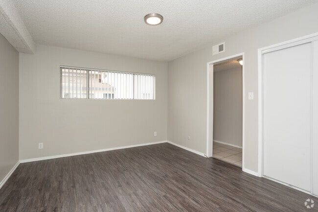 1BR, 1BA - 606SF - Living Room - 12603-12609 Eucalyptus Ave