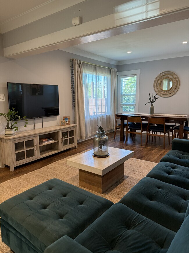 Photo - 1096 Stanley Ave