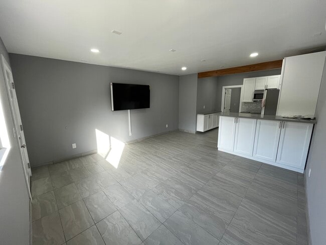 Photo - 16220 Schoenborn St