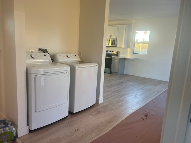 Building Photo - 7538 Cozycroft Ave