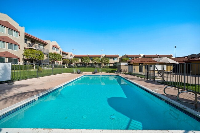 Photo - Azusa Gardens Apartments