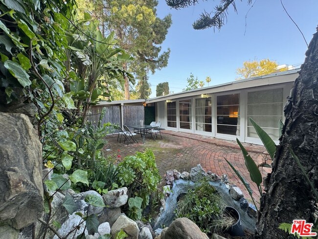 Photo - 12340 Moorpark St House