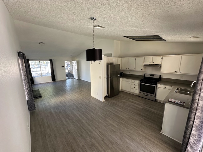 Photo - 4732 Katrina Pl