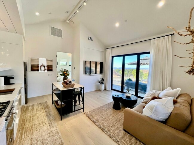 Building Photo - 39945 Chaparral Dr