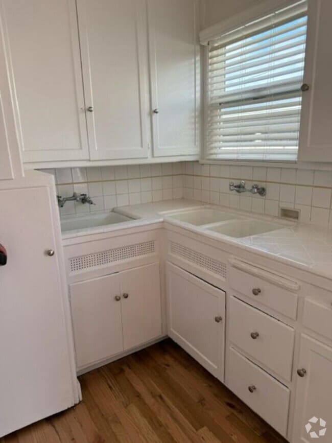 Building Photo - 1319-1321 1/2 W. 219th Street Unit 1319 Rental