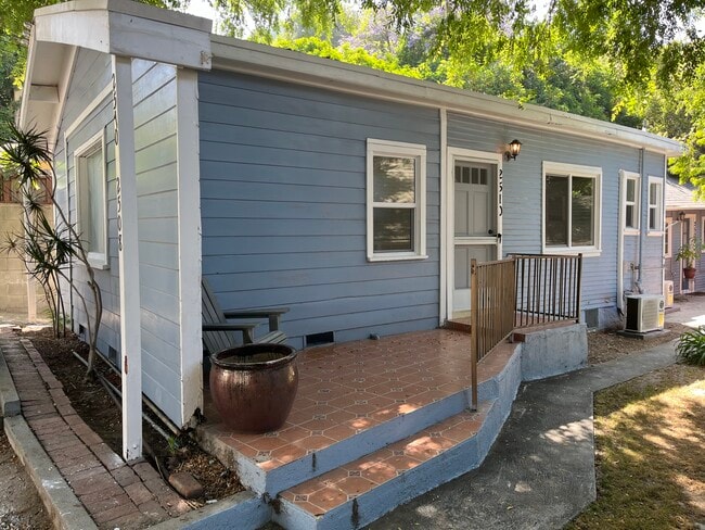 Building Photo - 2510 Glen Green St