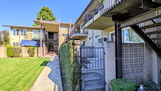 Photo - 1850 W Greenleaf Ave