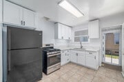 2BR, 1BA - 800SF - Kitchen - 3929 Sawtelle Blvd