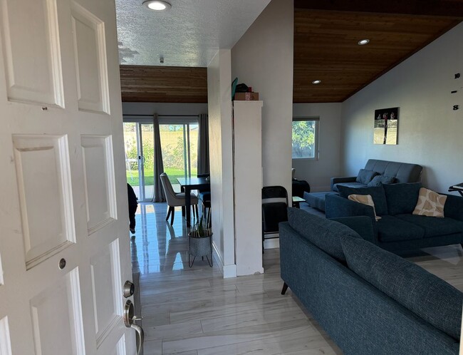 Photo - 1490 Sierra Madre Dr