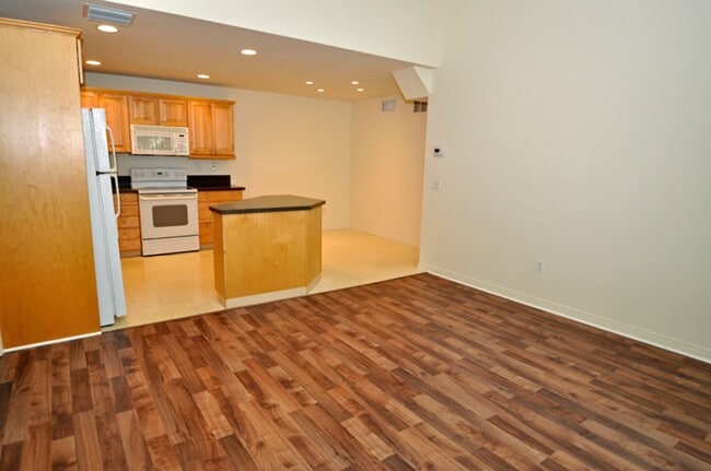 Photo - 2 Bdrm/2 Bath Condo in Fullerton Park Ridge Community