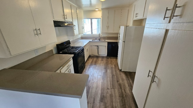 Building Photo - 638 N W Knoll Dr Rental