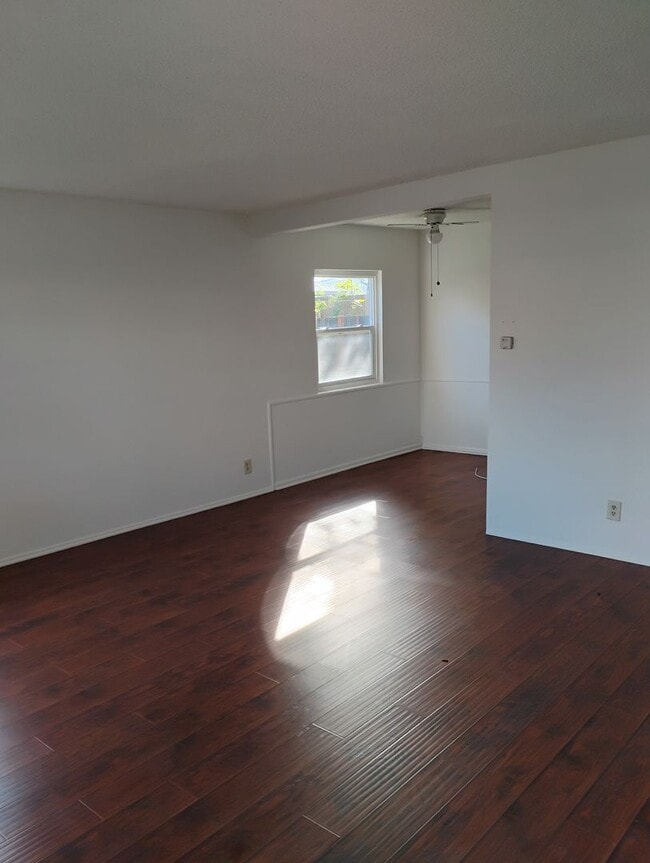 Photo - 18924-18934 Gault Street Unit 18934