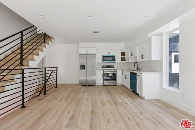 Photo - 2113 Holly Dr Unit 1/2