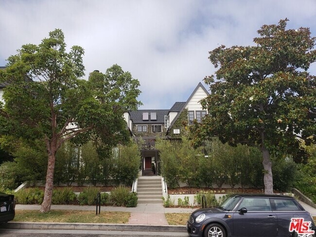 Building Photo - 921 16th St Unit C Rental