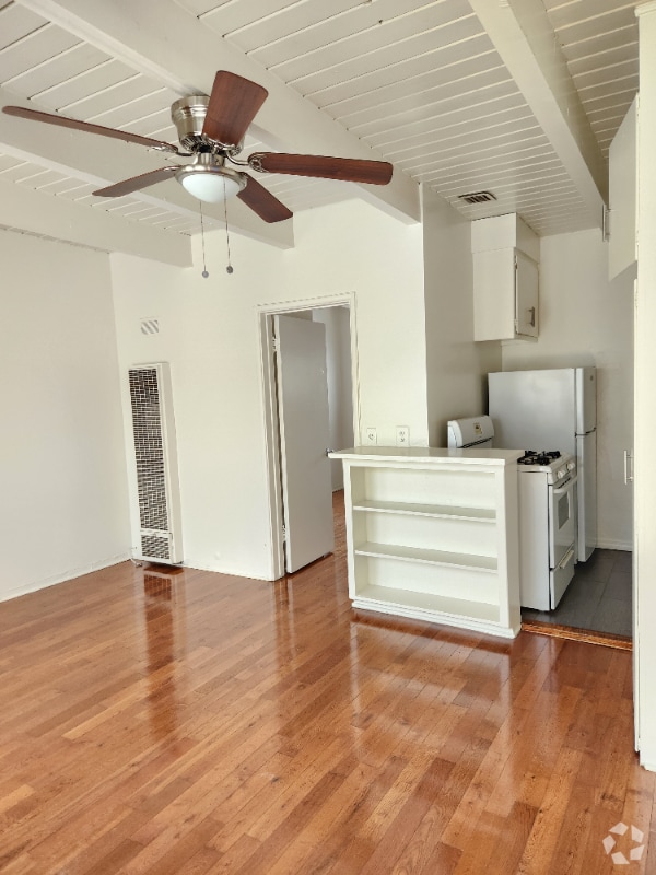 Building Photo - 1909 Beachwood Dr Unit 18 Rental