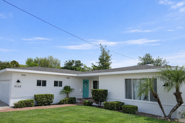 Building Photo - Great Views! Large 5 Bed 2 Bath House with a Quick Walk to Campus!!