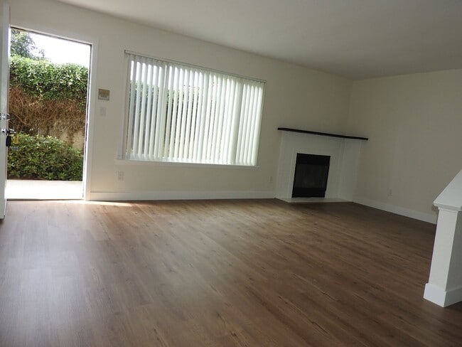 Building Photo - 4845scru Unit #3