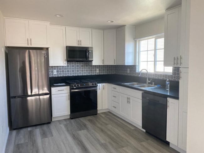 Photo - 10947 Exposition Blvd