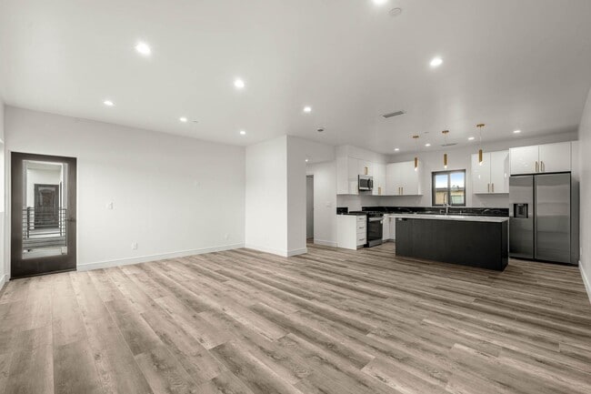 Photo - 1920-1922 S Sherbourne Dr Unit 1922