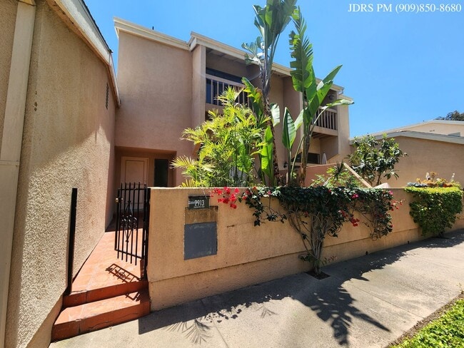 Fullerton 3 Bedroom Townhouse - Fullerton 3 Bedroom Townhouse