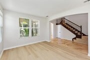 Photo - 975 Baylor Dr