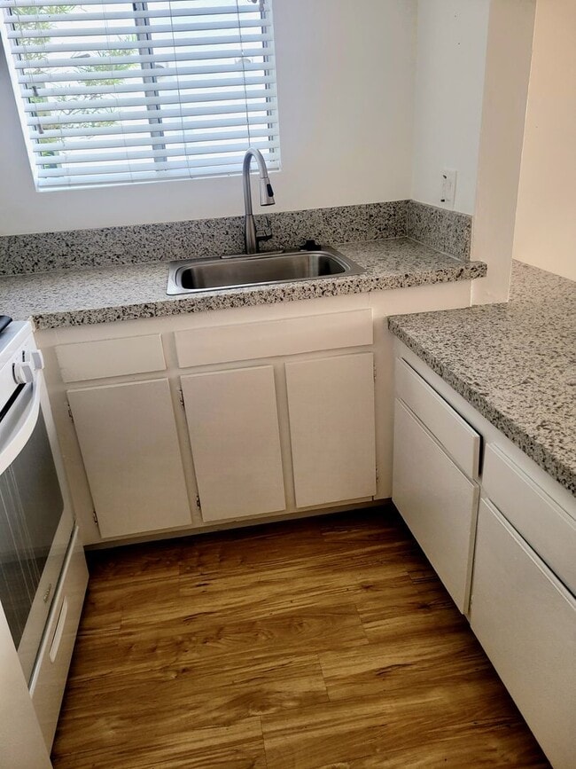 Building Photo - 1353 S. Carmelina Ave (UDA08) Rental