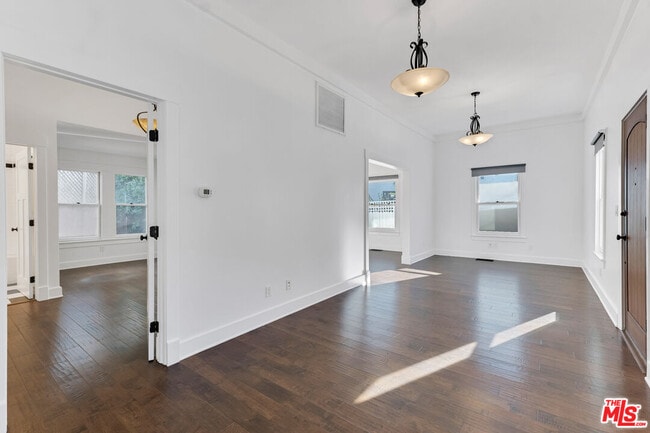 Photo - 6117 Glen Holly St