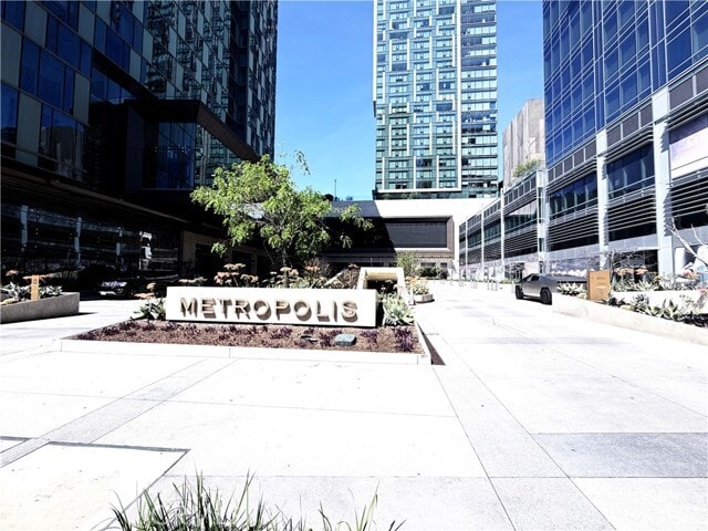 Building Photo - 889 Francisco St