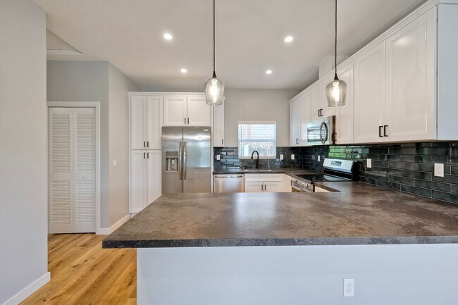 Photo - 6832 Tower St