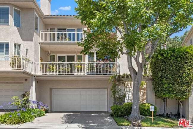 Building Photo - 682 Palisades Dr Rental