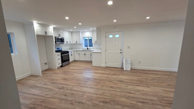 Building Photo - 805 W Glenoaks Blvd Unit 805 A and B